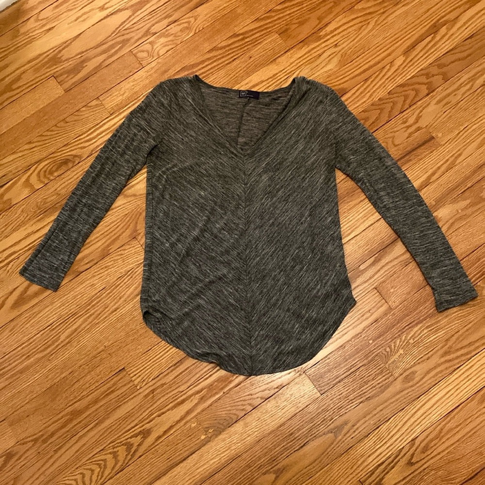 Gap | V-Neck Long Sleeve Rounded Hem T-Shirt Gray | Size S